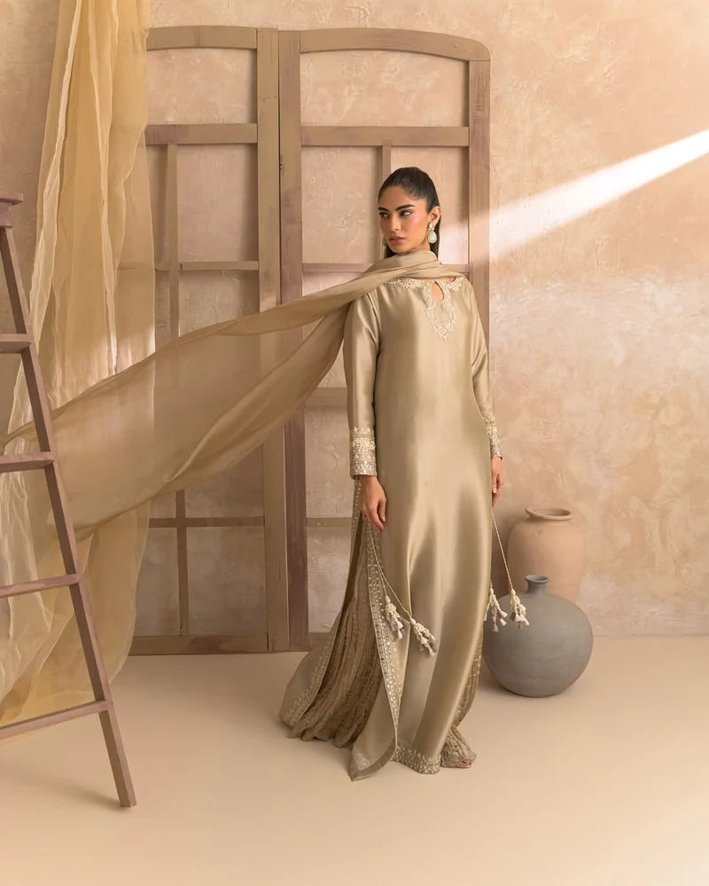 Elara Luxury Stitched