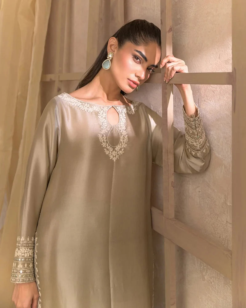 Elara Luxury Stitched